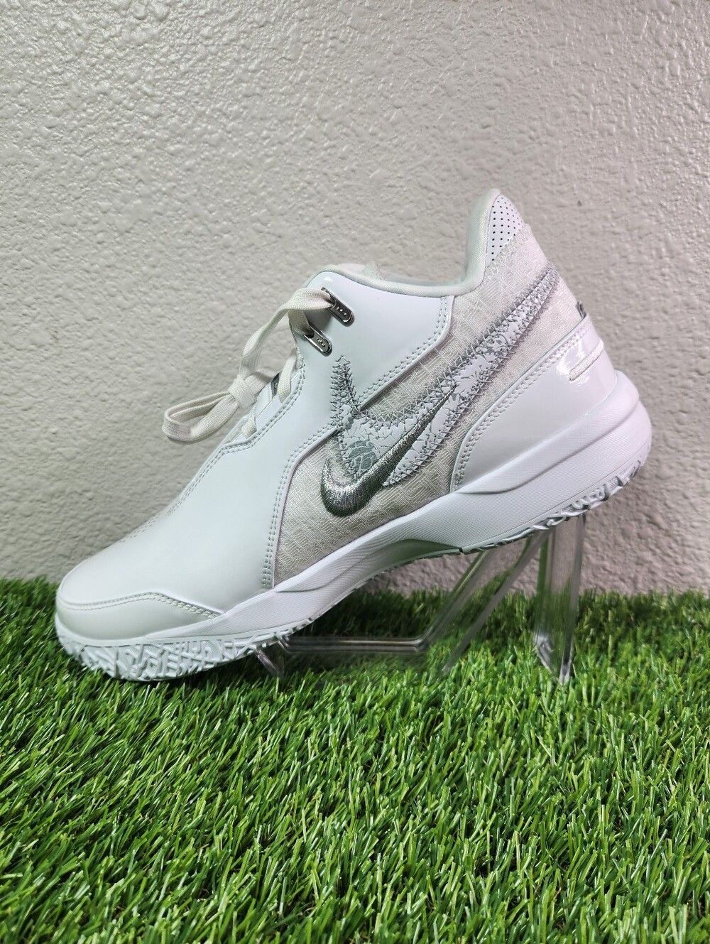 Nike Lebron NXXT Gen AMPD Mens Size 11 White Grey Metallic Silver FJ1566-102